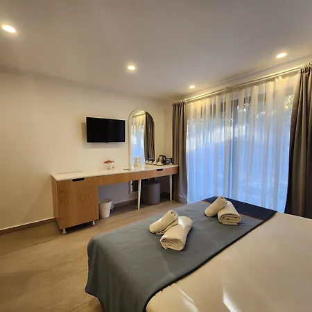 Hotel Park & *