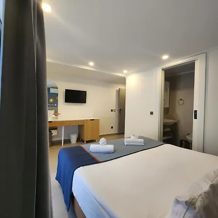 Hotel Park & *