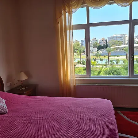 Hotel Park & *
